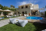 Perama Kreta, Perama: Villa mit 2 Apartments und 1 Studio in Stadtnähe zu verkaufen Haus kaufen